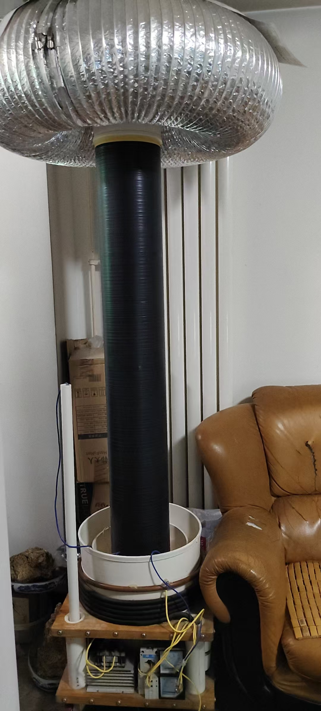 Full DRSSTC assembly with toroidal top load and secondary coil